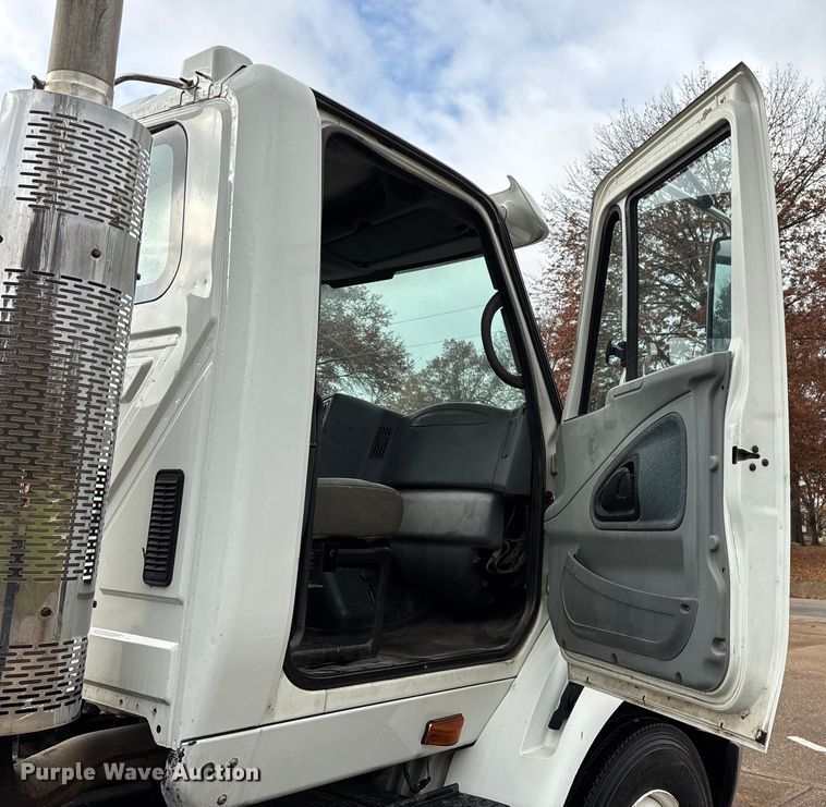 image for item ED2406 2003 International 8600 semi truck