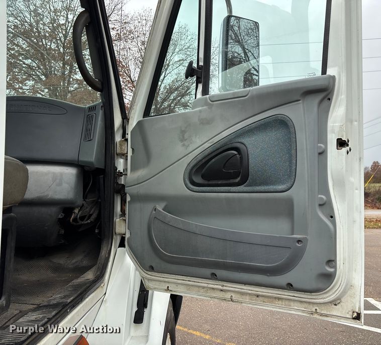 image for item ED2406 2003 International 8600 semi truck