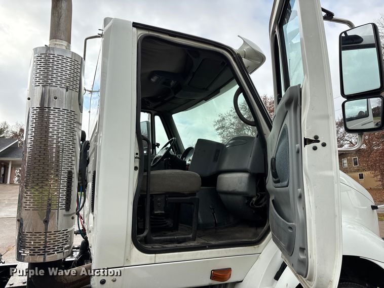 image for item ED2406 2003 International 8600 semi truck