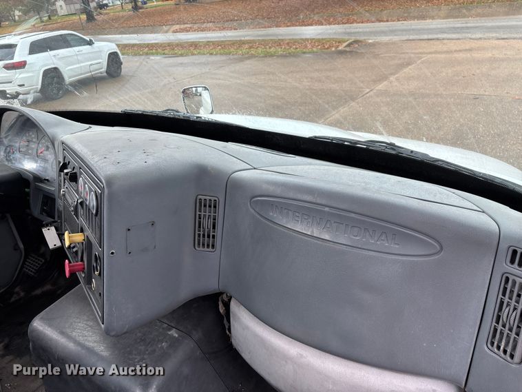 image for item ED2406 2003 International 8600 semi truck