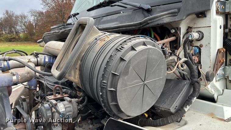 image for item ED2406 2003 International 8600 semi truck