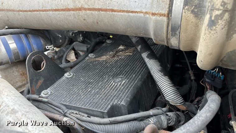 image for item ED2406 2003 International 8600 semi truck