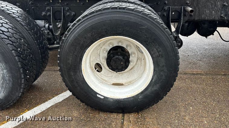 image for item ED2406 2003 International 8600 semi truck