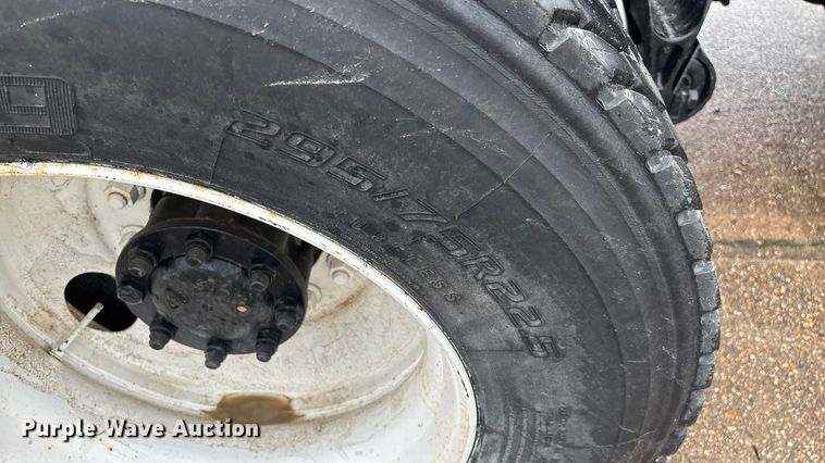 image for item ED2406 2003 International 8600 semi truck