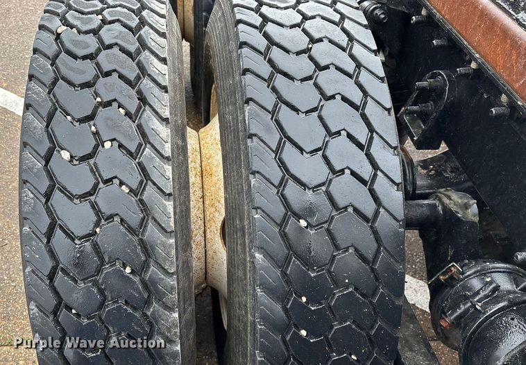 image for item ED2406 2003 International 8600 semi truck