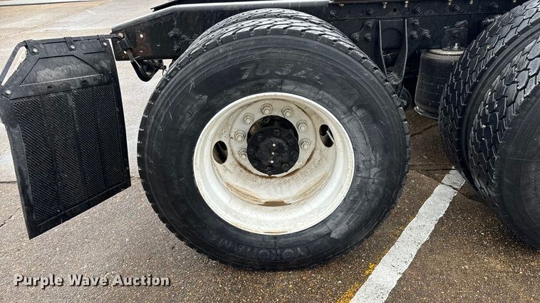 image for item ED2406 2003 International 8600 semi truck