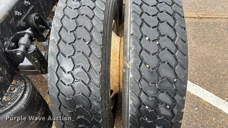 image for item ED2406 2003 International 8600 semi truck