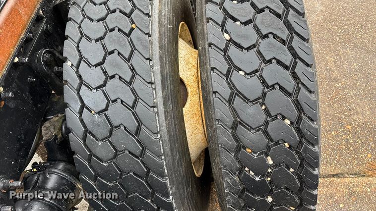 image for item ED2406 2003 International 8600 semi truck