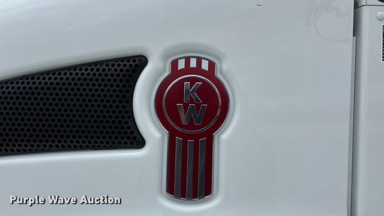 image for item ED2415 2020 Kenworth T370 utility / service truck
