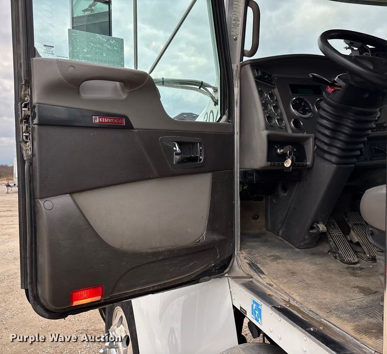 image for item ED2415 2020 Kenworth T370 utility / service truck