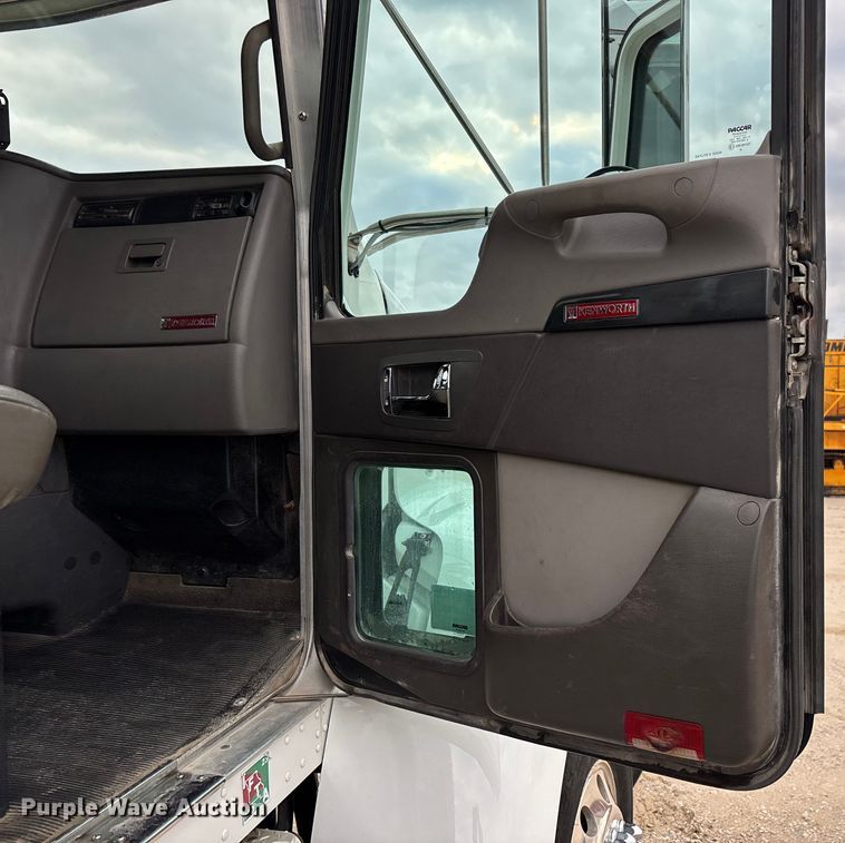 image for item ED2415 2020 Kenworth T370 utility / service truck