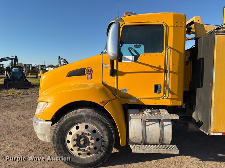 image for item ED4995 2012 Kenworth T370 utility / service truck