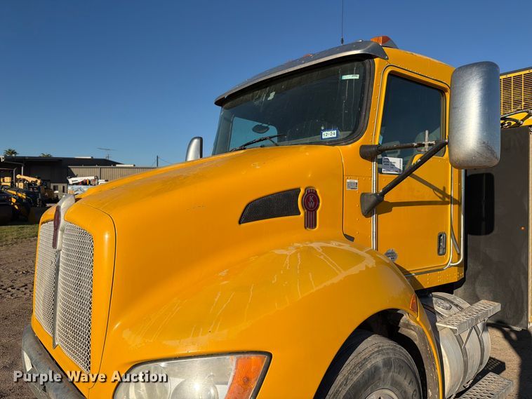 image for item ED4995 2012 Kenworth T370 utility / service truck