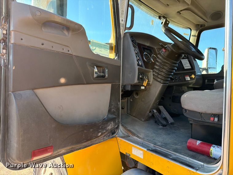 image for item ED4995 2012 Kenworth T370 utility / service truck