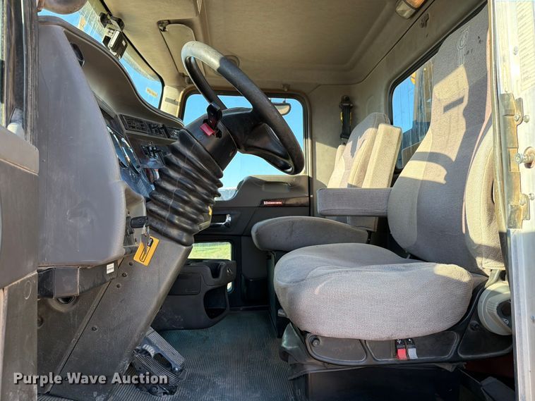 image for item ED4995 2012 Kenworth T370 utility / service truck