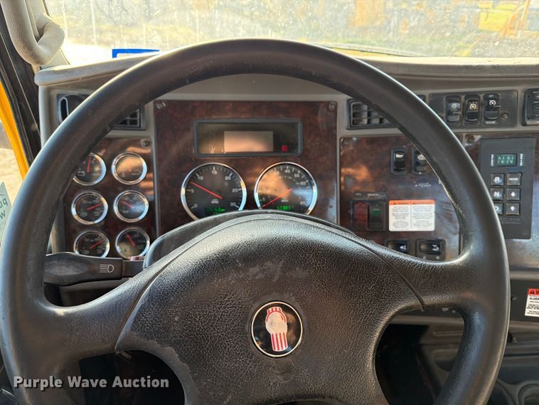 image for item ED4995 2012 Kenworth T370 utility / service truck