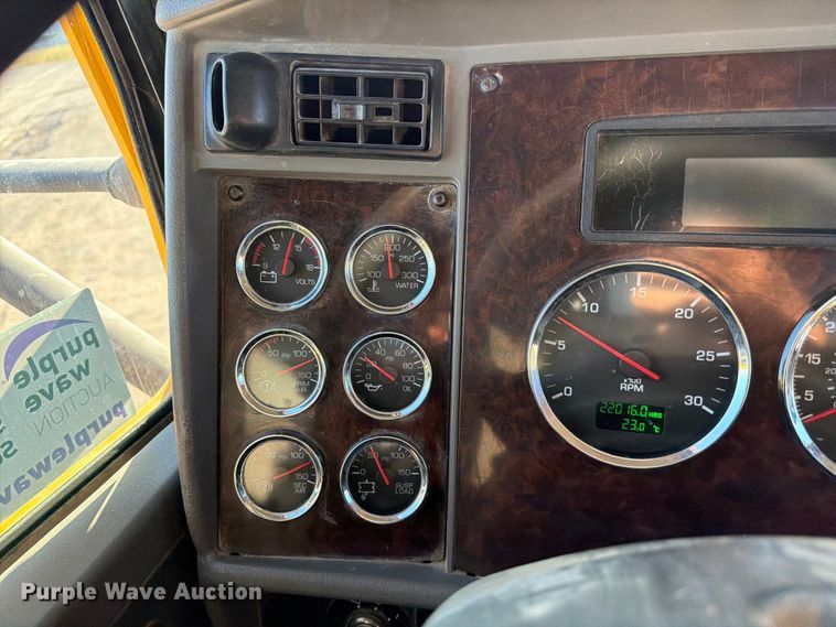 image for item ED4995 2012 Kenworth T370 utility / service truck