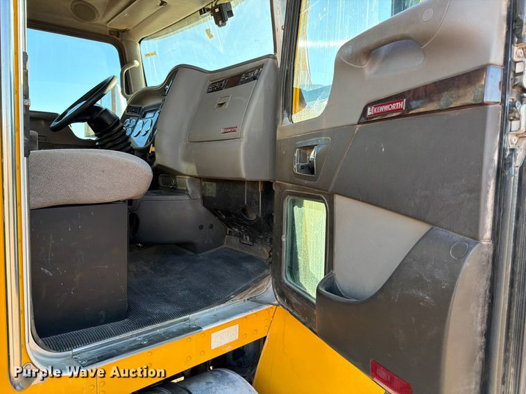 image for item ED4995 2012 Kenworth T370 utility / service truck