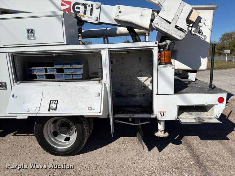 image for item ED5003 2016 Ford F550 bucket truck