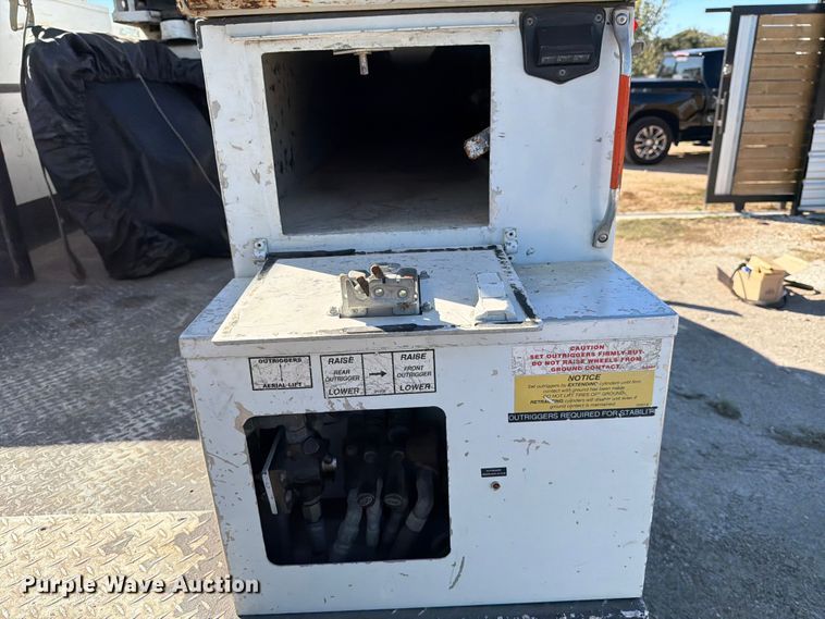 image for item ED5003 2016 Ford F550 bucket truck