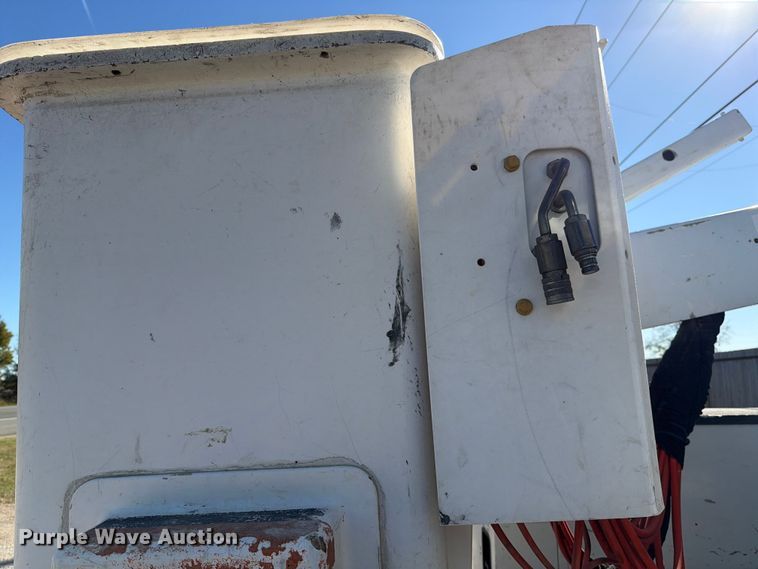 image for item ED5003 2016 Ford F550 bucket truck