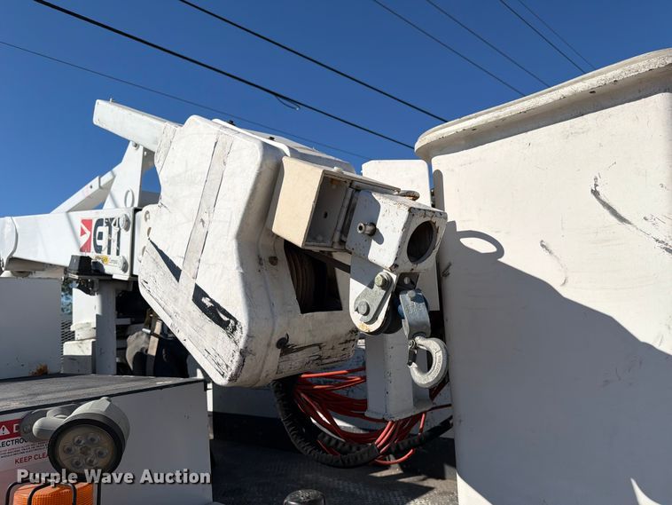 image for item ED5003 2016 Ford F550 bucket truck
