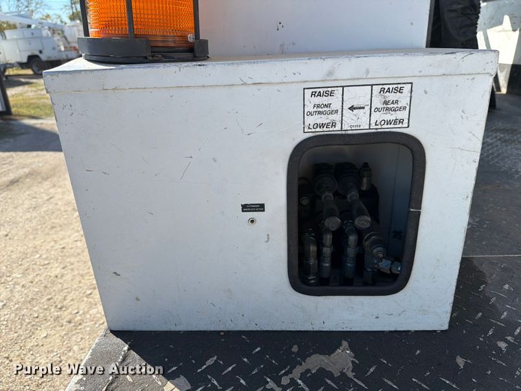 image for item ED5003 2016 Ford F550 bucket truck