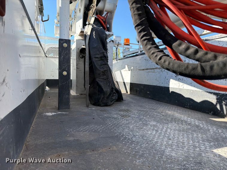 image for item ED5003 2016 Ford F550 bucket truck