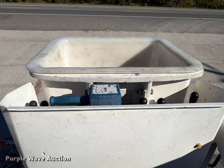 image for item ED5003 2016 Ford F550 bucket truck