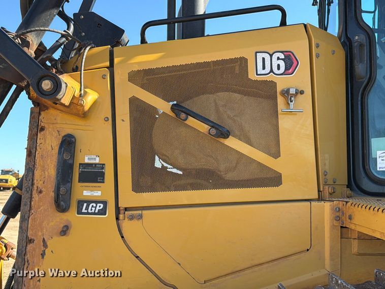 image for item ED5004 2019 Caterpillar D6 LGP dozer