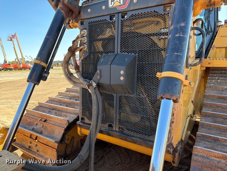 image for item ED5004 2019 Caterpillar D6 LGP dozer