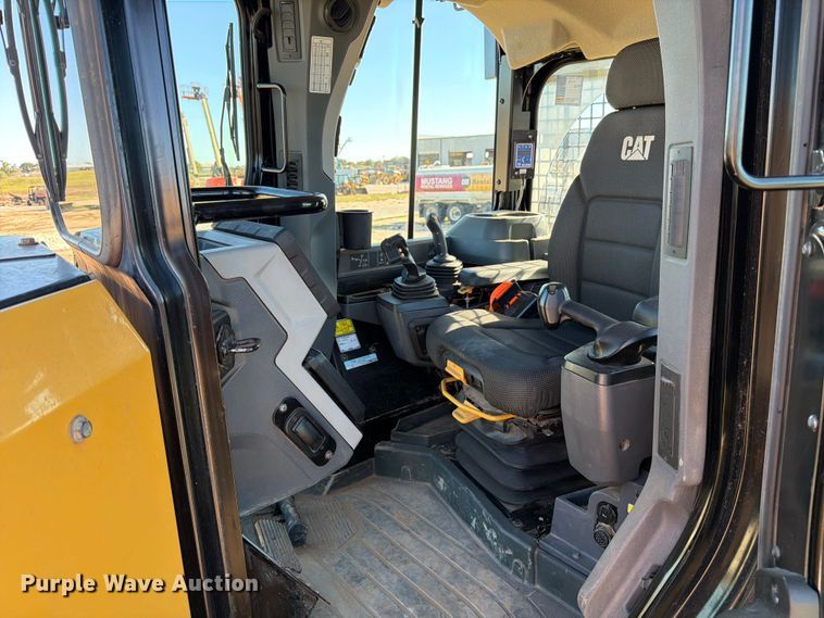 image for item ED5004 2019 Caterpillar D6 LGP dozer