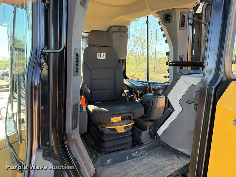 image for item ED5004 2019 Caterpillar D6 LGP dozer