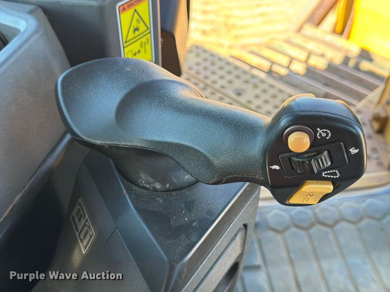 image for item ED5004 2019 Caterpillar D6 LGP dozer