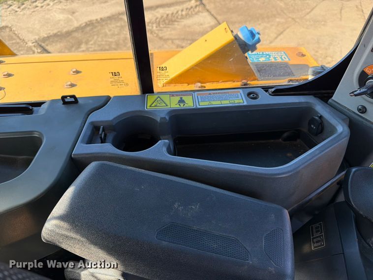 image for item ED5004 2019 Caterpillar D6 LGP dozer