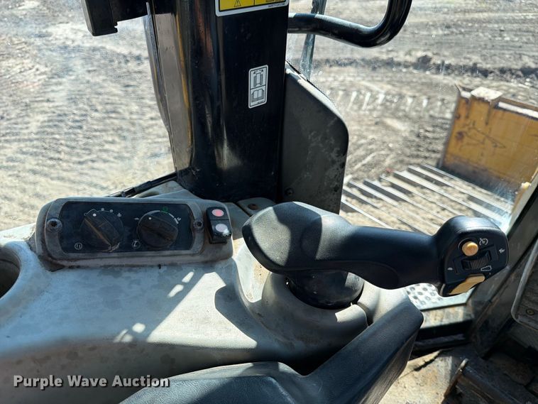 image for item ED5007 2016 Caterpillar D6N LGP dozer