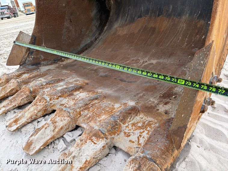 image for item ED5008 2016 Komatsu PC490LC-11 excavator