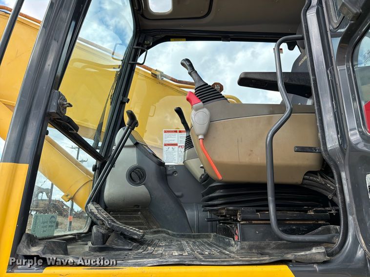 image for item ED5008 2016 Komatsu PC490LC-11 excavator