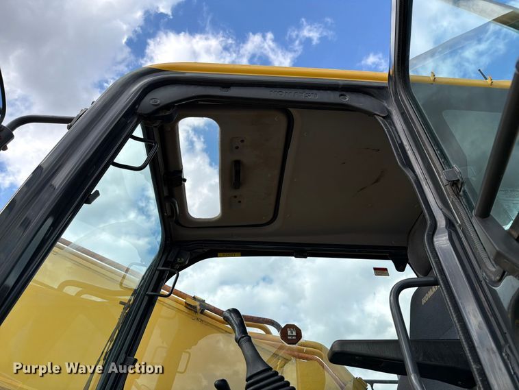 image for item ED5008 2016 Komatsu PC490LC-11 excavator