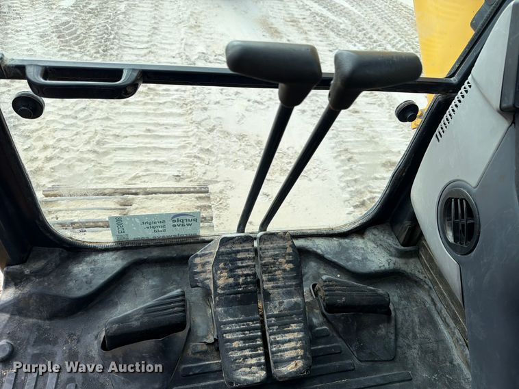 image for item ED5008 2016 Komatsu PC490LC-11 excavator