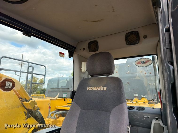 image for item ED5008 2016 Komatsu PC490LC-11 excavator