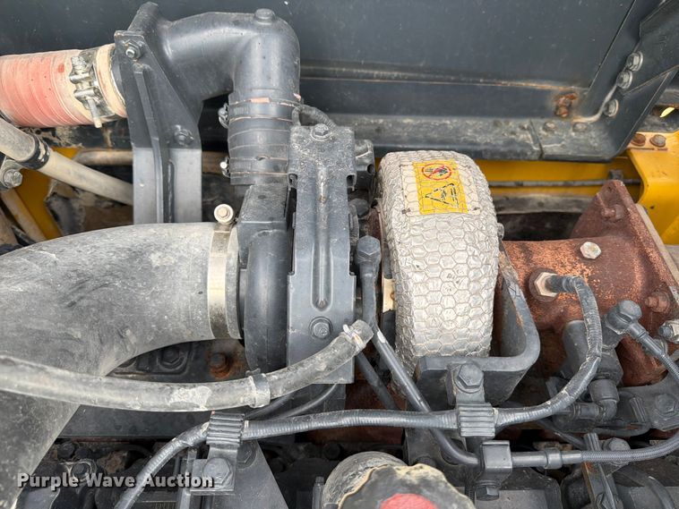 image for item ED5008 2016 Komatsu PC490LC-11 excavator