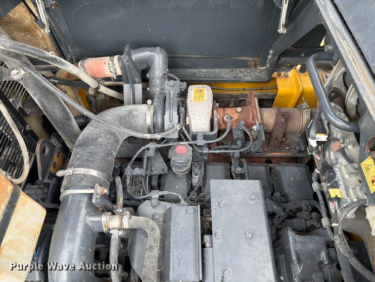 image for item ED5008 2016 Komatsu PC490LC-11 excavator