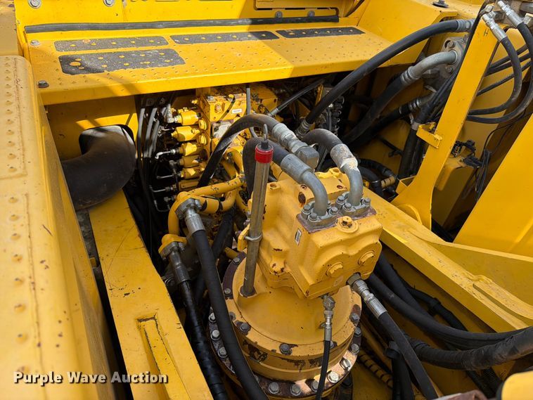 image for item ED5008 2016 Komatsu PC490LC-11 excavator