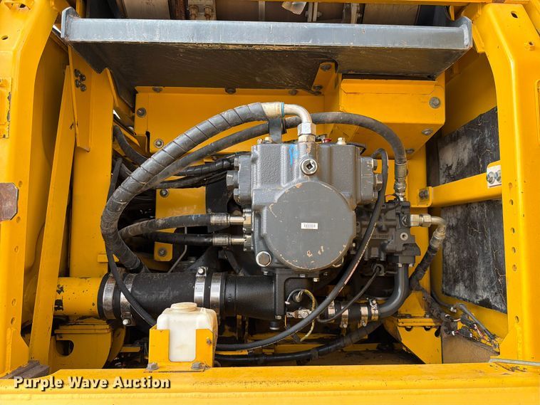 image for item ED5008 2016 Komatsu PC490LC-11 excavator