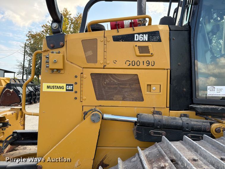 image for item ED5011 2017 Caterpillar D6N LGP dozer