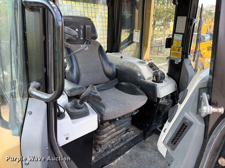 image for item ED5011 2017 Caterpillar D6N LGP dozer