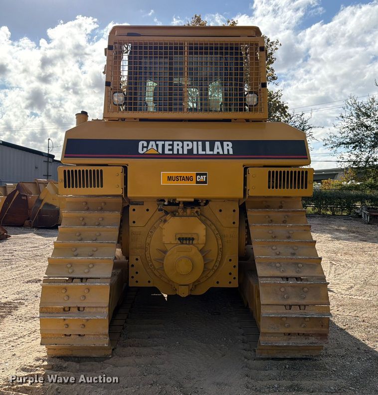 image for item ED5013 2005 Caterpillar D7R dozer
