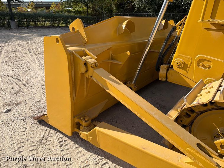 image for item ED5013 2005 Caterpillar D7R dozer