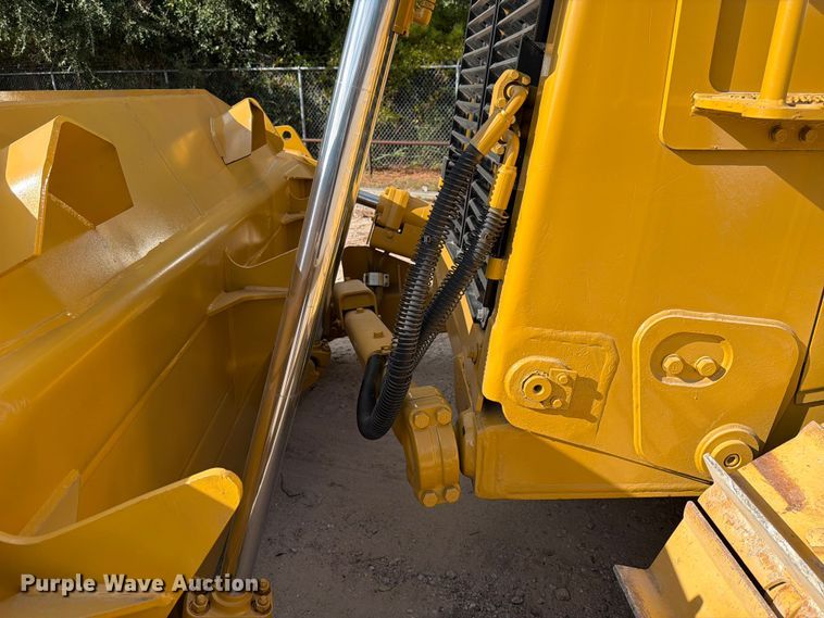 image for item ED5013 2005 Caterpillar D7R dozer